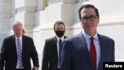 រូប​ឯកសារ៖ លោក Steven Mnuchin ចាកចេញ​ពី​ការ​ចរចា​អំពី​កញ្ចប់​ជំនួយ​ទាក់ទង​នឹង​វីរុស​កូរ៉ូណា កាលពី​ថ្ងៃទី៧ ខែសីហា ឆ្នាំ២០២០។