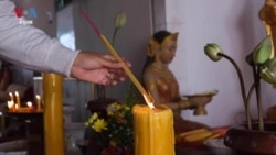 ពលរដ្ឋ​ខ្មែរ​មួយ​ចំនួន​សែន​ទទួល​ទេវតា​ឆ្នាំថ្មី​ដោយ​មិនទៅវត្ត​ ដោយសារ​វីរុស​កូរ៉ូណា