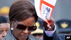 La première dame du Zimbabwe, Grace Mugabe, lors d’un deuil à Harare, Zimbabwe, 13 mai 2017.