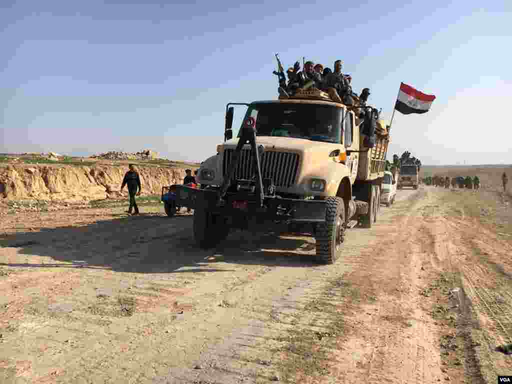 Iraqi military entering Ma’moon, Mosul, Iraq, March 10, 2017. (K. Omer/VOA)
