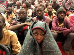 Kikundi cha wanafunzi waliokuwa wameachiliwa Disemba. 18, 2020 wakiwa mji wa Katsina, Nigeria.