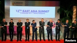 FILE - Leaders from the ASEAN and their Dialogue Partners which comprises the East Asia Summit or EAS, link hands for a brief group photo session at the ongoing 31st ASEAN Summit November 14, 2017 in Manila, Philippines. (REUTERS/Bullit Marquez/Pool)