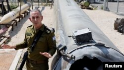 ئەدمێڕاڵ دانیاڵ هەغاری لە دەمی نیشاندانی ئەو مووشەکی گوایە لەلایەن ئێرانەوە هەڵدراوە و پووچەڵیان کردووەتەوە