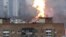 俄军轰炸乌克兰首都基辅住宅区引起大火。（2024年1月2日）