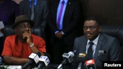 L'ex-ministre de l'Intérieur du Nigeria Abba Moro (à gauche) le 14 août 2014. (Reuters)