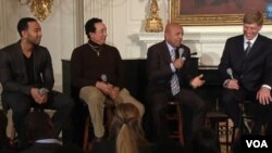 La primera dama Michelle Obama dio la bienvenida a Smokey Robinson, John Legend, Berry Gordy y a los jóvenes en el seminario sobre el legado de Motown.