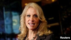 Bà Kellyanne Conway nói chuyện với các phóng viên tại Tháp Trump ở New York, 16/11/2016.