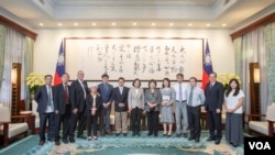 台湾总统蔡英文周一在总统府会见了中国民运人士。（陈破空提供）