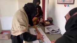 یوې افغانې د خپل کډوالۍ د حق لپاره د پېښور په عالي محکمه کې عریضه کړې
