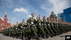 Russian soldiers march during the Victory Parade marking the 70th anniversary of the defeat of the Nazis in World War II, in Red Square in Moscow, May 9, 2015.