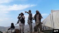 На фото: афганські бійці, які протистоять Талібану