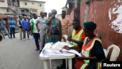 Le Nigeria a élu samedi plus de 900 représentants des assemblées des États ainsi que les gouverneurs de 28 des 36 États.