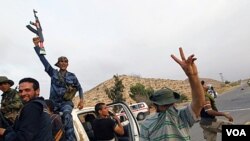 Pasukan pemberontak Libya berusaha merebut kota di sebelah barat ibukota Tripoli.