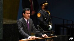 Pemimpin Qatar Sheikh Tamim bin Hamad al Thani berbicara di depan perwakilan negara-negara lain dalam Sidang Majelis Umum PBB yang ke-76 di New York pada 21 September 2021. (Foto: AP/Timothy A. Clary)