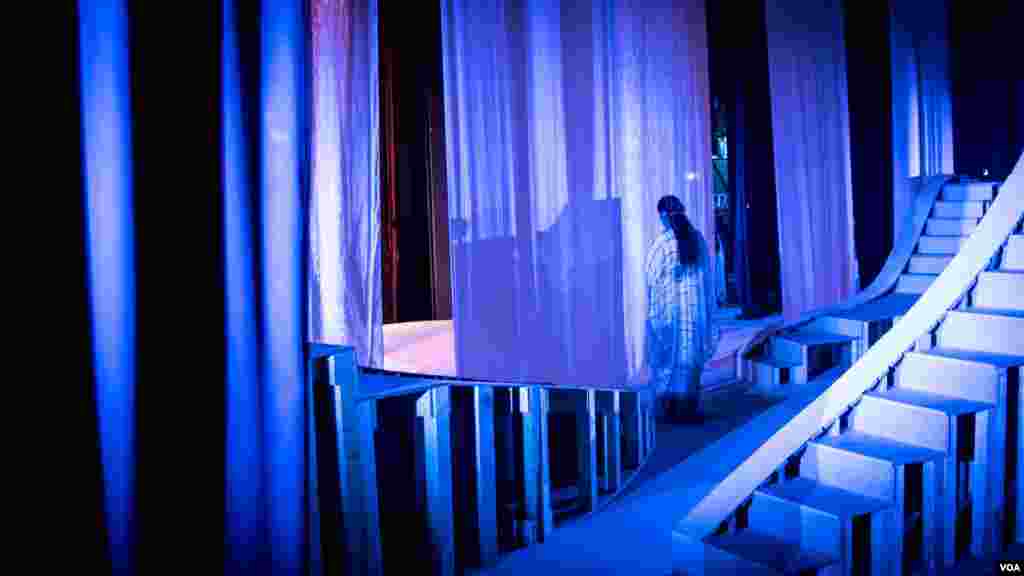 A dress rehearsal takes place in the theatre within Casino Du Liban. The Opera troupe has been rehearsing for two years ahead of the first performance. (Photo: John Owens for VOA)