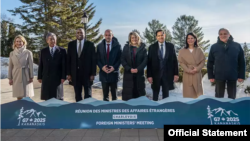 ကနေဒါနိုင်ငံမှာ ဒုတိယအကြိမ်ကျင်းပနေတဲ့ G7 နိုင်ငံခြားရေးဝန်ကြီးတွေအစည်းအဝေးမှာ နိုင်ငံခြားရေးဝန်ကြီးများအမှတ်တရရိုက်ကူးထားတဲ့ မှတ်တမ်းရုပ်ပုံ။ ((courtesy Photo: g7.canada.ca))