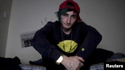 Foto terduga pelaku penembakan dalam Pawai Hari Kemerdekaan di Highland Park, Illinois, Robert (Bob) E. Crimo III, yang didapat dari media sosial. (Foto Robert Crimo via Reuters)