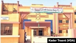 Le tribunal de grande instance de Ouaga 2 dispose d’une chambre correctionnelle spécialisée dans la répression des actes terroristes à Ouagadougou, le 11 août 2021. (VOA/Kader Traoré) 