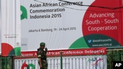 An Indonesian soldier stands guard outside the venue of the Asian African Conference Commemoration in Jakarta, Indonesia, April, 19, 2015.