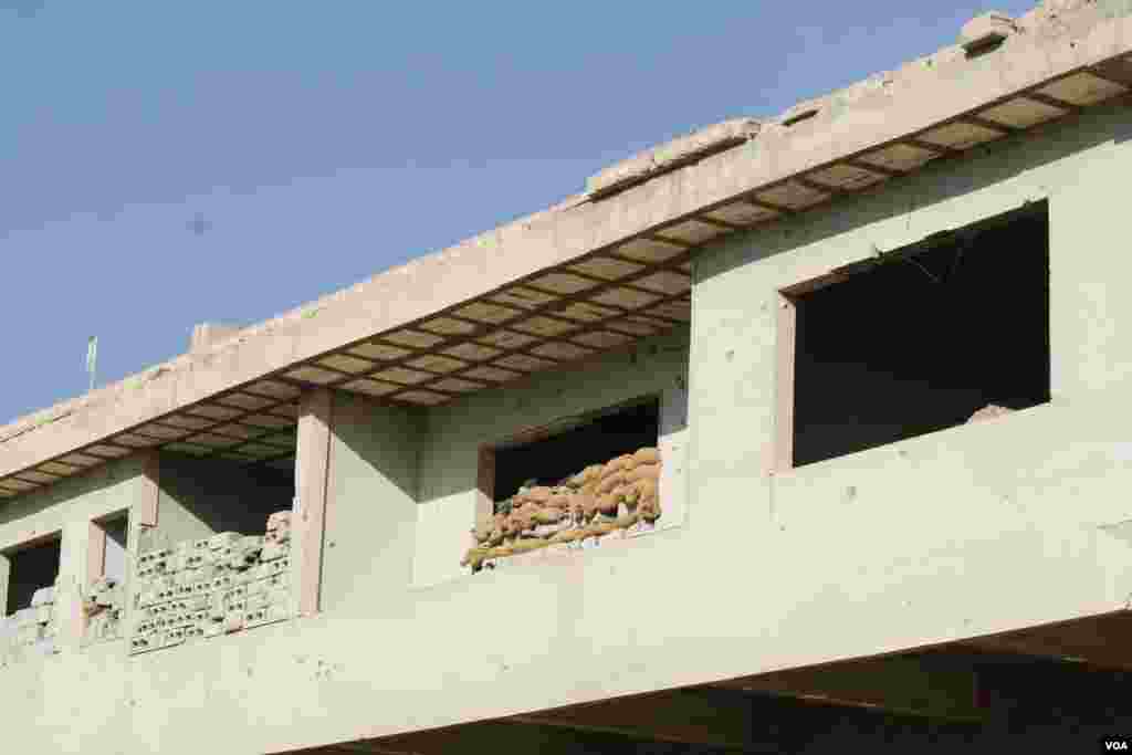 Former Islamic State firing positions are among the buildings still standing in Sinjar, Iraq, Nov. 14, 2016. (H.Murdock/VOA)