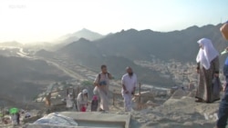 Muslims Climb Nearly 700 Meters Above Sea Level to Visit Cave Where Islam Began