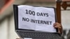 Para jurnalis Kashmir memprotes pemblokiran internet oleh pemerintah India di Srinagar, 12 Oktober 2019. (Foto: AFP)
