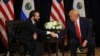 ARCHIVO: Nayib Bukele, presidente de El Salvador y Donald Trump, presidente de Estados Unidos, en un encuentrola ONU el 25 de septiembre de 2019.