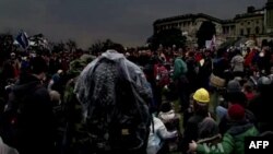 "Kapitolinin zəbti" yürüşü zamanı Ağ Evə tüstü bombası atılıb