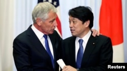 Bộ trưởng Quốc phòng Mỹ Chuck Hagel và Bộ trưởng Quốc phòng Nhật Bản Itsunori Onodera tại Tokyo, ngày 5/4/2014.