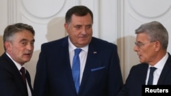 Newly elected members of Bosnia's tripartite inter-ethnic presidency, Croat member Zeljko Komsic, Serb member Milorad Dodik and Bosniak member Sefik Dzaferovic, attend the presidential inauguration ceremony in Sarajevo, Nov. 20, 2018.