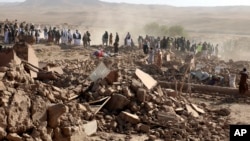 مقامات طالبان گفته اند که تلفات زلزلهٔ روز شنبه در هرات به بیش از ۲۰۰۰ نفر رسیده است.