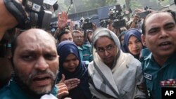 বাংলাদেশের প্রাক্তন সমাজকল্যাণ মন্ত্রী দীপু মনিকে ঢাকায় আন্তর্জাতিক অপরাধ আদালতে হাজির করা হচ্ছে৷ ১৮ নভেম্বর, ২০২৪।