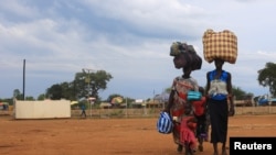 South Sudan refugees family arrives at the U.N. High Commissioner for Refugees-managed refugee reception point at Elegu, in Amuru district of the northern region near the South Sudan-Uganda border, August 20, 2016. 