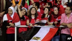 Des supporters égyptiens encouragent leur équipe lors de la CAN 2017 à Libreville, Gabon, le 5 février 2017.