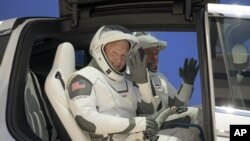Dua astronot NASA: Douglas Hurley dan Robert Behnken akan diluncurkan ke stasiun antariksa (ISS) dengan roket SpaceX Falcon 9 Rabu (27/5).