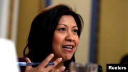 La representante Norma Torres habla durante una audiencia del Comité de Reglas de la Cámara sobre el juicio político contra el presidente de los Estados Unidos, Donald Trump, en el Capitolio de Washington, Estados Unidos, el 17 de diciembre de 2019