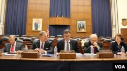 美中经济与安全审议委员会2014年11月20日公布向国会提交的年度报告。（美国之音杨晨拍摄）