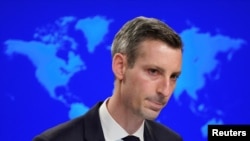 El portavoz del Departamento de Estado de Estados Unidos, Ned Price, en rueda de prensa desde la sede de la cartera de Exteriores, el 8 de febrero de 2021.
