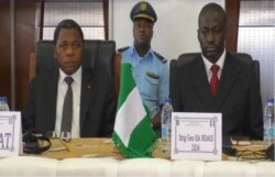 Paul Atanga Nji, head of Cameroon delegation (left) and Brigadier General Emmanuel Adamu Ndagi, leader of the Nigerian delegation (right) in Yaounde, Cameroon, July 6, 2019. ( Moki Kindzeka/VOA)