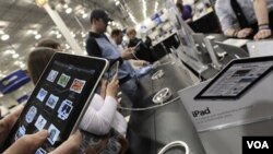 Las autoridades investigan si los convenios de Apple y su tienda iBook son justas con la competencia en el mercado, incluyendo Amazon.