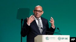 Šef Agencije za klimu UN Sajmon Stil na samitu u Dubaiju, decembar 2023. (AP/Peter Dejong)