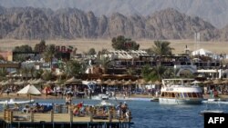 Nền kinh tế Ai Cập đã bị suy sụp vì tình hình chính trị bất định và sự sút giảm trong ngành du lịch, một lĩnh vực quan trọng trong nền kinh tế Ai Cập