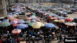 Vue sur le marché de Oluwole Urban près de la Marina à Lagos, Nigeria, le 13 décembre 2016