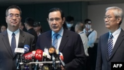 台湾前总统马英九4月1日启程再次访问中国之前，在台北桃园国际机场表示，“希望在当前两岸情势紧张的时候传递我们爱好和平、希望两岸交流、避免战争的心声。”