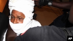 Security personnel surround former Chadian dictator Hissene Habre inside the court, in Dakar, Senegal, July 20, 2015. 