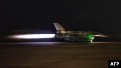 Борбени авиони на израелските одбранбени сили заминуваат од непозната локација моменти пред израелскиот напад во Либан, 19 септември 2024 година. Израелската армија соопшти дека погодила стотици цели во Либан