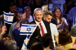 Blue and White party leader Benny Gantz gets surrounded by his supporters as he arrives to election campaign in Tel Aviv, Israel, Sept. 15, 2019.