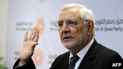 L'opposant arrêté Abdel Moneim Aboul Fotouh lors d'une conférence de presse au Caire, le 4 février 2015. 