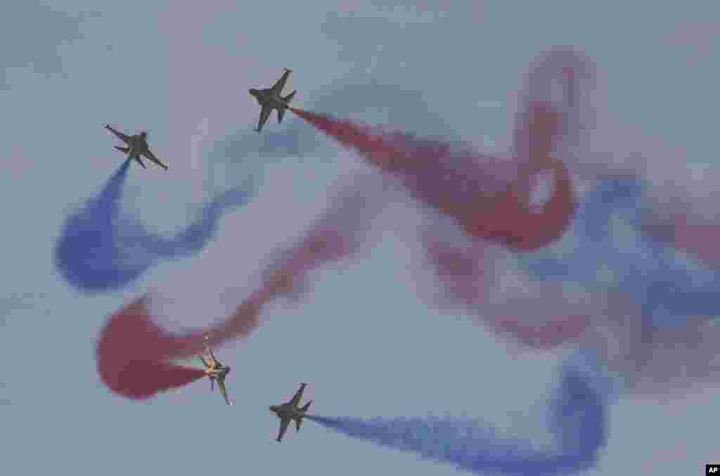 The South Korean Air Force's aerobatic team, the Black Eagles, performs during a ceremony marking the 65th anniversary of Armed Forces Day at the Seoul military airport, Oct. 1, 2013. 