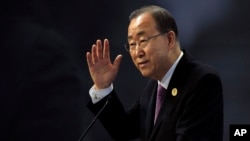 Fans proudly display their tickets to the Super Bowl -- where the cheapest "get-in" ticket will go for around $2,000. (B. Allen/VOA)